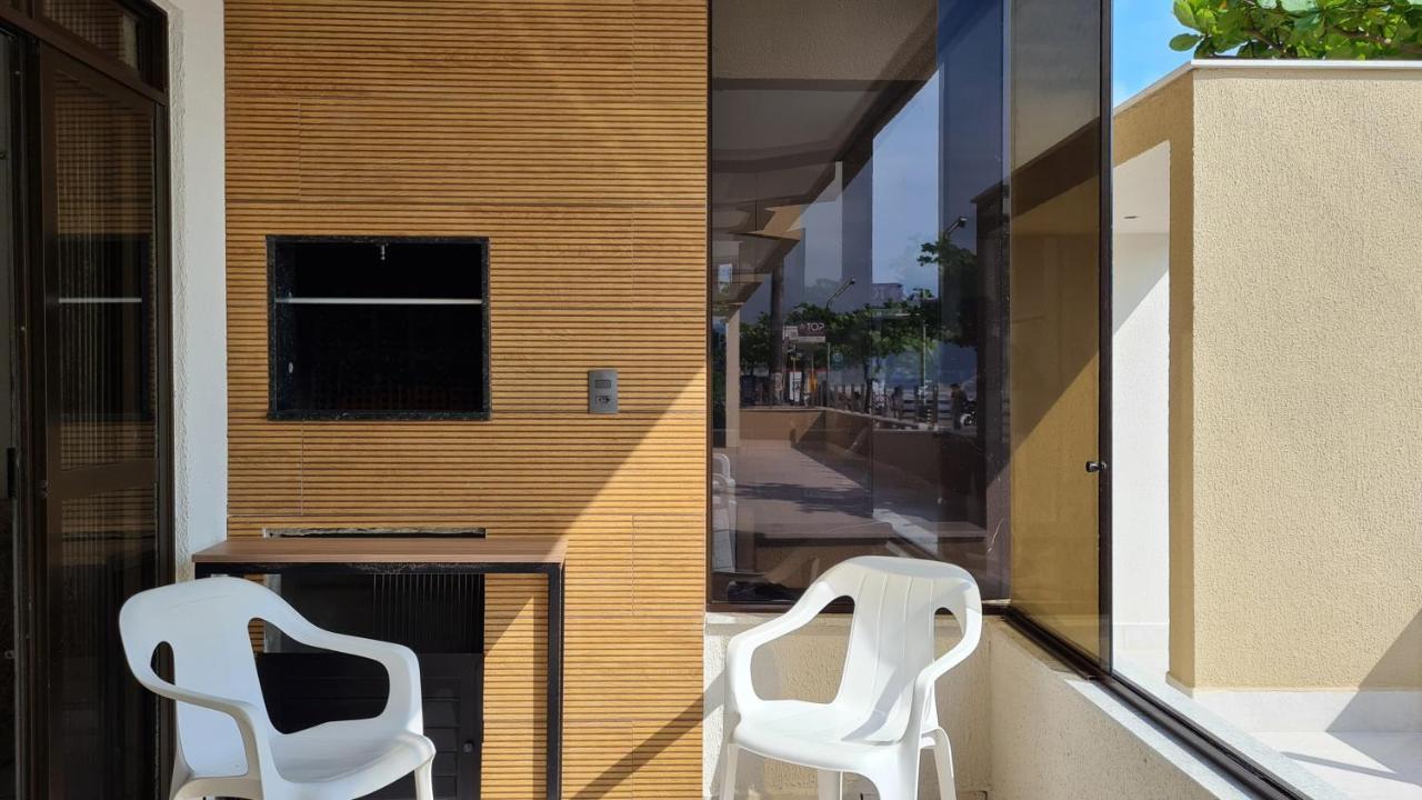 Apto Pe Na Areia Em Meia Itapema, 3 Apartment